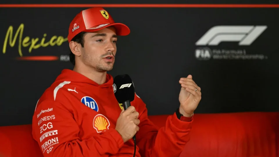 Charles Leclerc Sets Early Pace for Ferrari in Mexico Practice — Photo: AFP