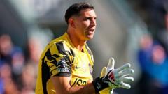 Chelsea Goalkeeper Emiliano Martinez Hospitalized After Concussion vs Everton