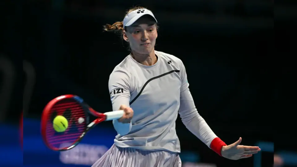 Elena Rybakina seals year-end world number one ranking with Tokyo victory — Photo: AFP