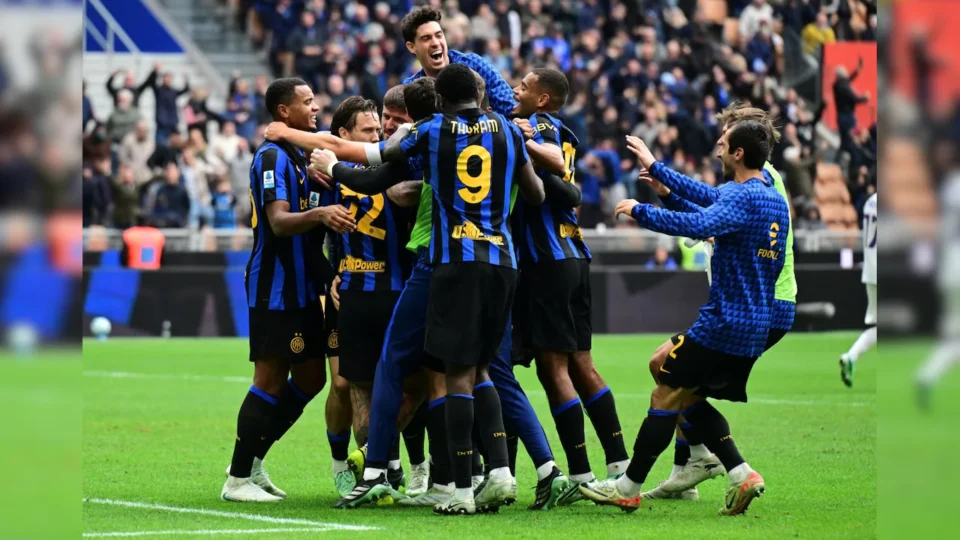 Inter Milan Strike Twice Late Against Fiorentina to Reclaim Serie A Summit — Photo: AFP