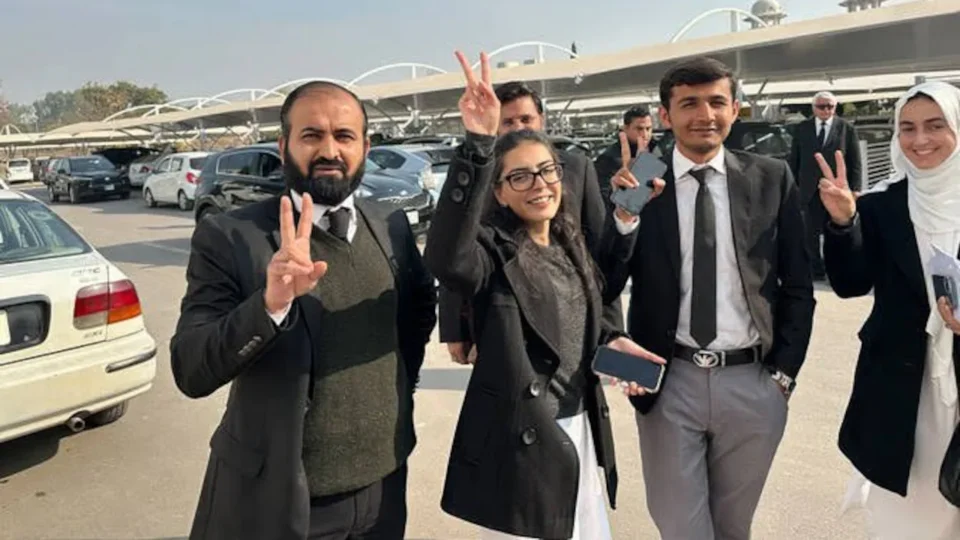 Pakistani Lawyer and Husband Sentenced to 10 Years Over England Cricket Tour Security Breach — Photo: X (Twitter)