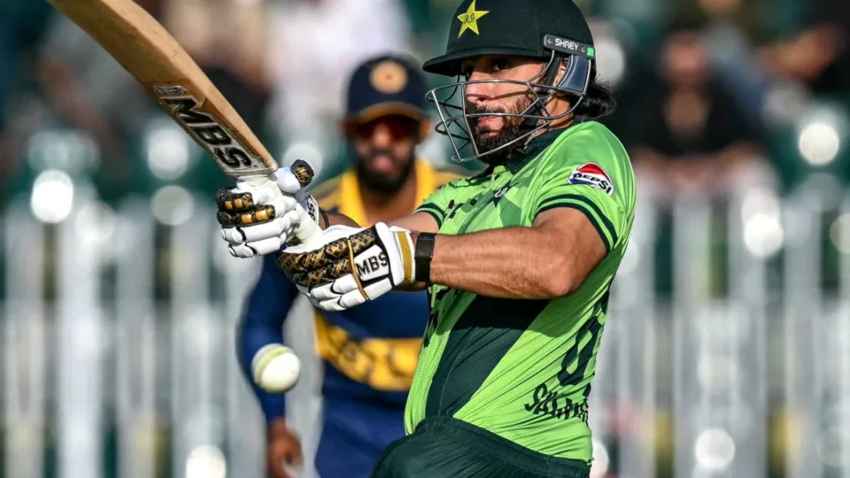 Salman Ali Agha Smashes Century for Pakistan Against Sri Lanka — Photo: AFP