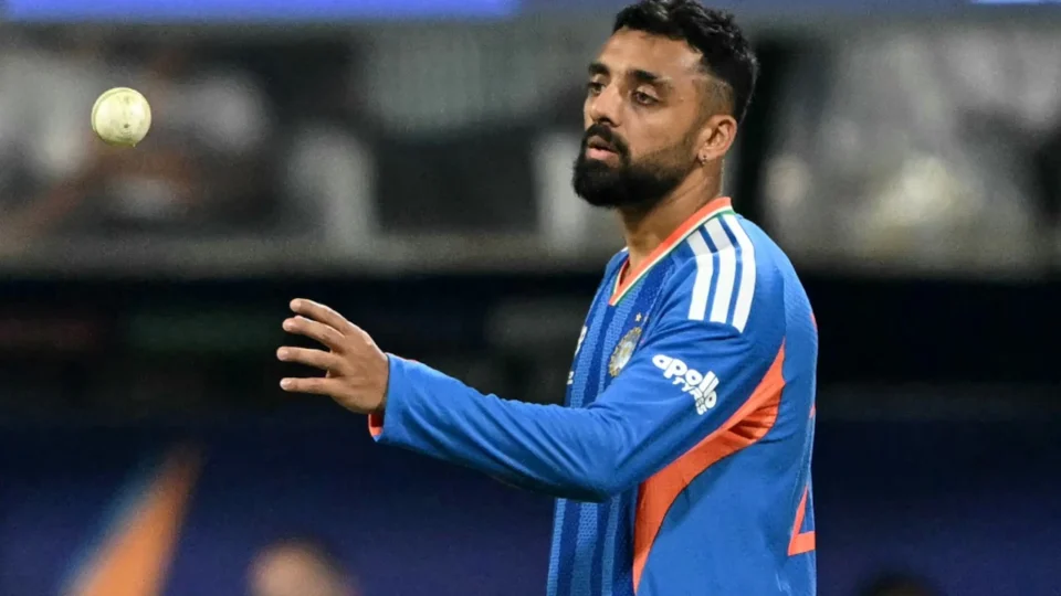 Shane Bond Warns New Zealand Batters Ahead of Varun Chakravarthy T20I Threat — Photo: AFP